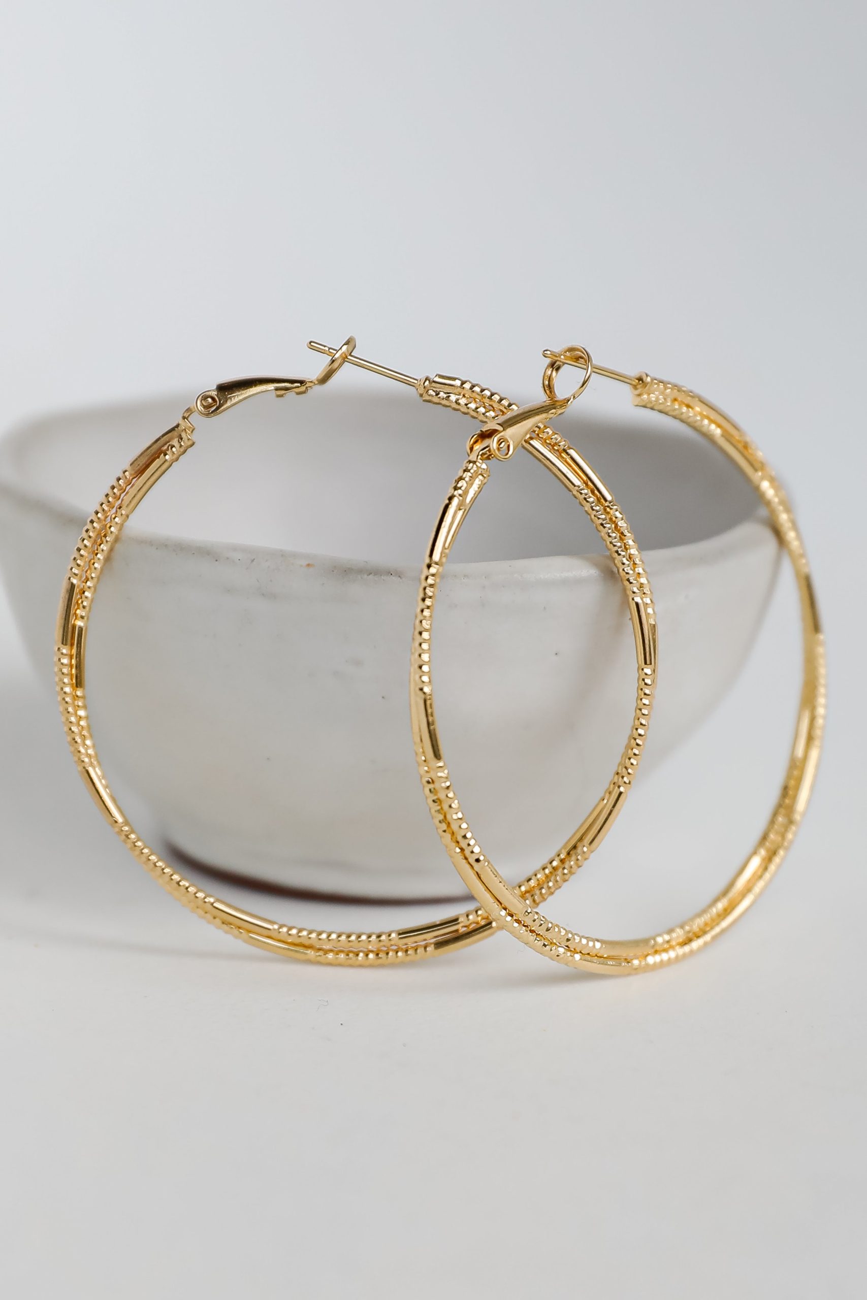 shopdressup_gold_hoop_earrings-10_4eb44594-0171-48f1-be89-5f2fc87dbba6.jpg