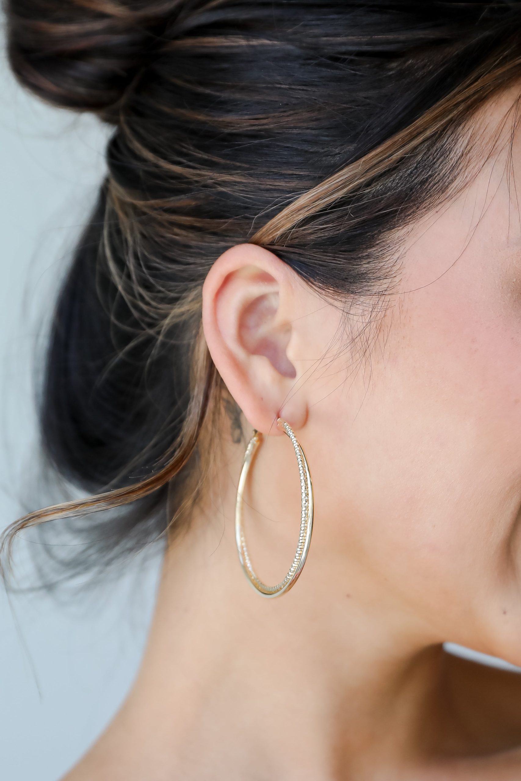 shopdressup_gold_hoop_earrings-2_aef03ca5-d03b-4502-b130-caab0fd41261.jpg