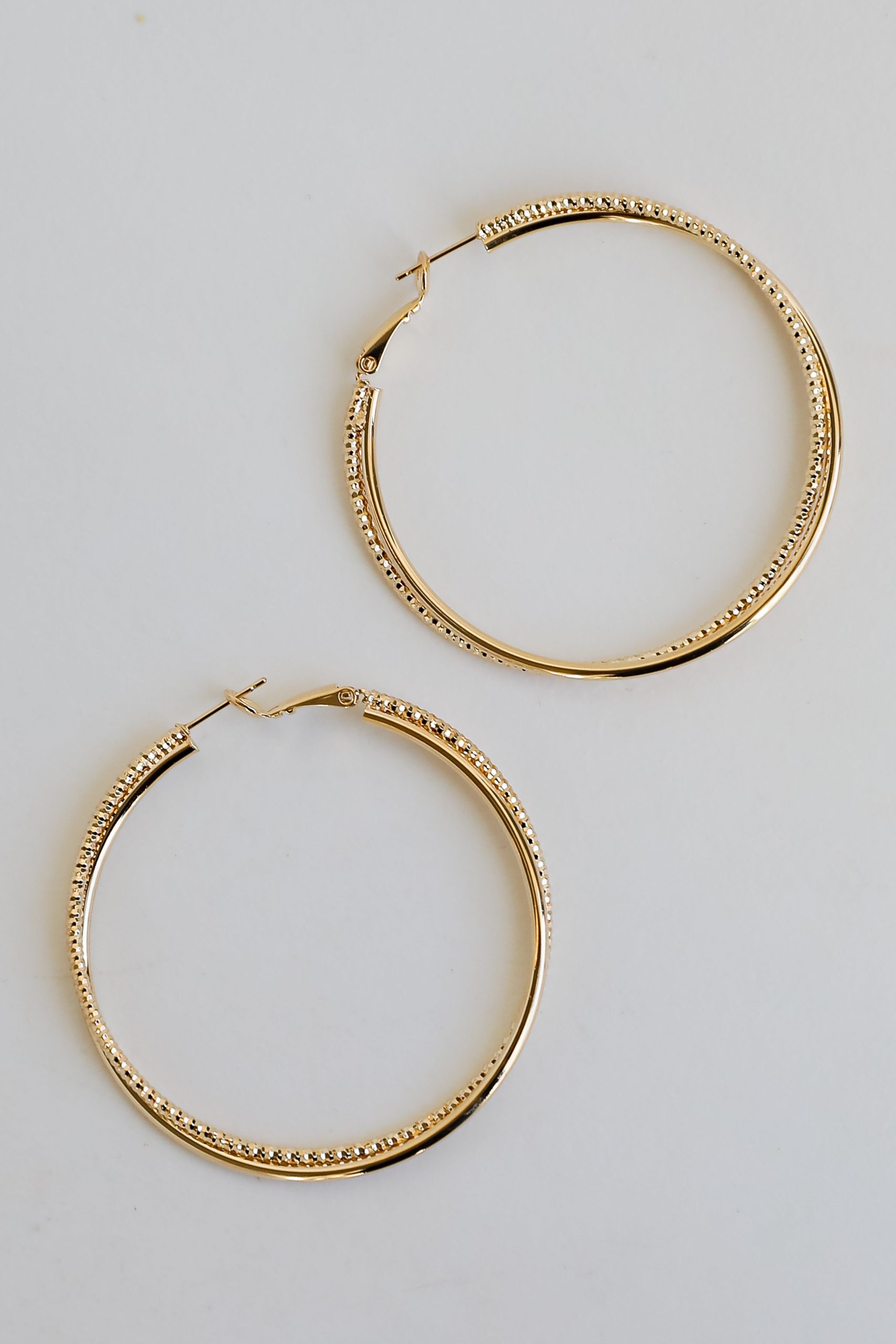 shopdressup_gold_hoop_earrings-3_08b68361-a623-41f8-9b52-e4ff516eda30.jpg