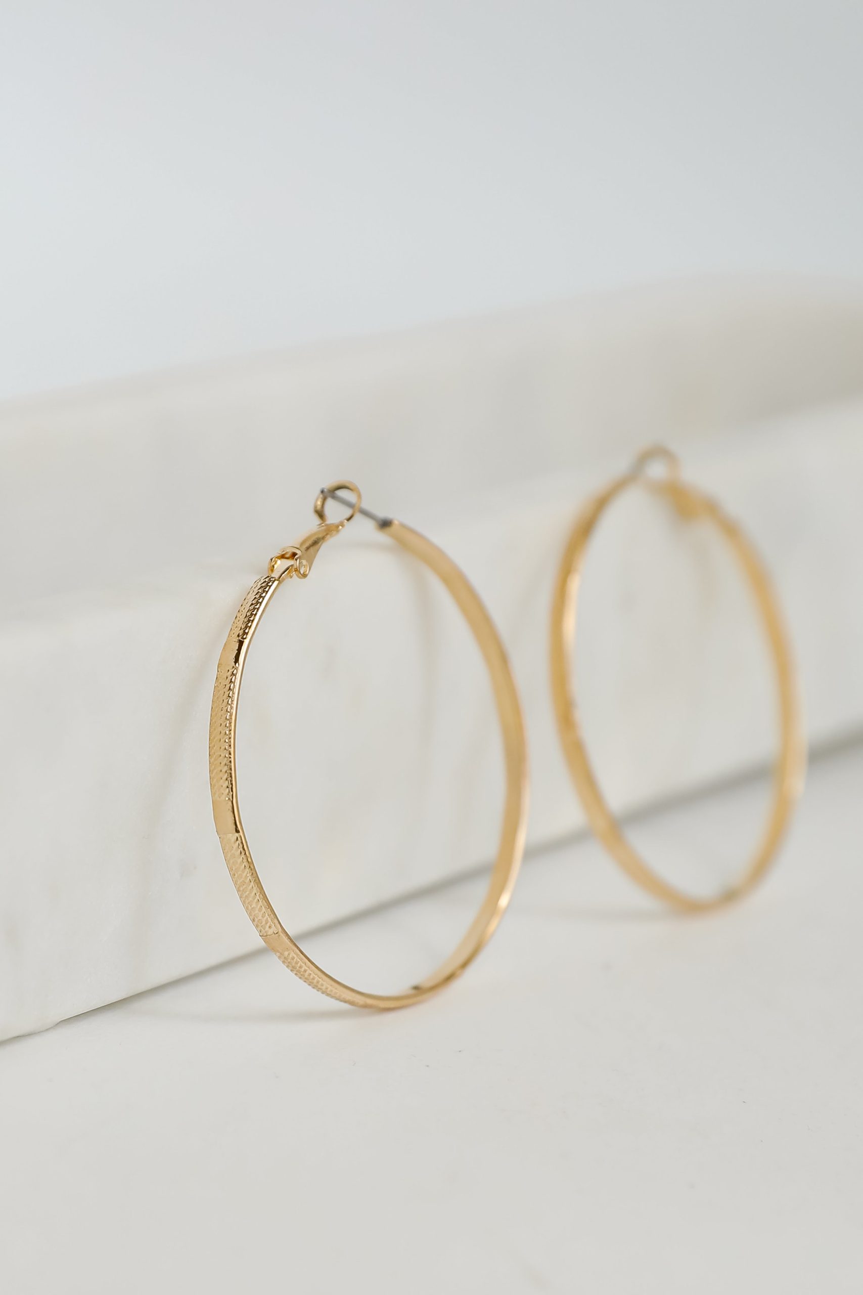 shopdressup_gold_hoop_earrings-4_c2922a03-2542-4680-a0d8-b80769cc7743.jpg